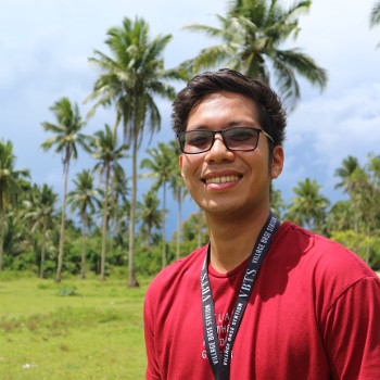 Ronel Vistal headshot